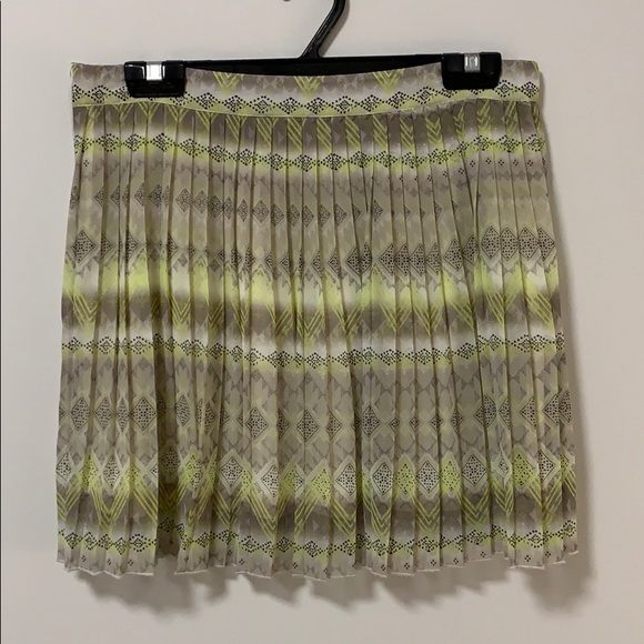 Micro-Pleat Patterned Mini Skirt - Picture 2 of 4